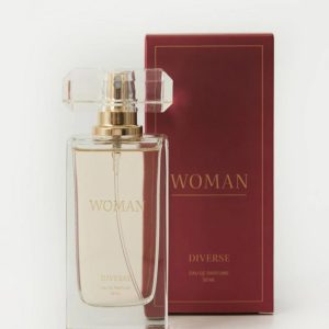 MAIN WOMAN DIVERSE